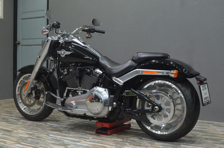 Harley Fat Boy ปี 2018 สีดำ ไมล์น้อย 900 กม. รูปที่ 7