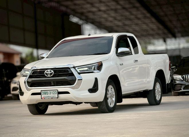 Toyota Hilux Revo 2022 2.4 Z Edition Mid ดีเซล เกียร์ธรรมดา ขาว