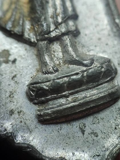 พระ 25 พุทธศตวรรษ เนื้อชิน พิมพ์มีเข็มนิยม (หลังรางคู่) พร้อมกล่อง พิธีใหญ่ ปี2500 รูปที่ 6