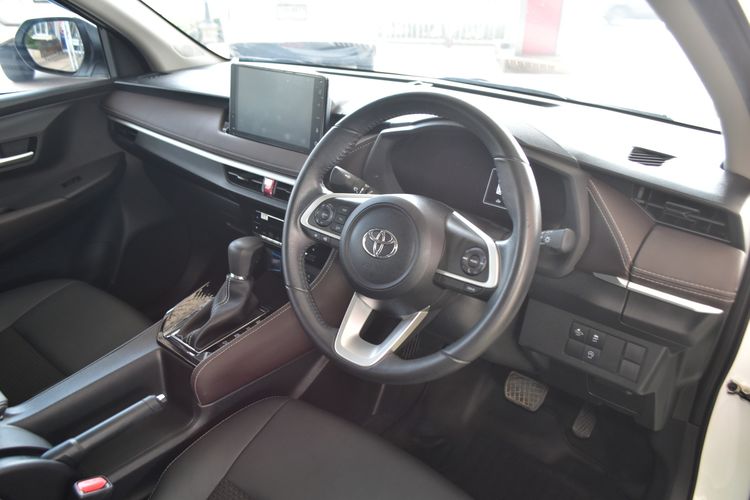 Toyota Yaris ATIV 2023 1.2 Smart Sedan เบนซิน ไม่ติดแก๊ส เกียร์อัตโนมัติ ขาว รูปที่ 4