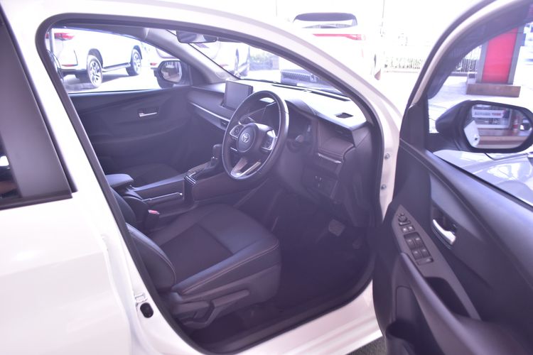 Toyota Yaris ATIV 2023 1.2 Smart Sedan เบนซิน ไม่ติดแก๊ส เกียร์อัตโนมัติ ขาว รูปที่ 3