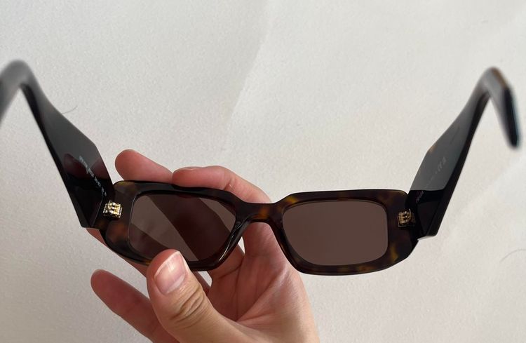 แว่นกันแดด Prada ของแท้ สี ลายกระ กรอบ และ เลนส์ ไม่มีรอย รูปที่ 6