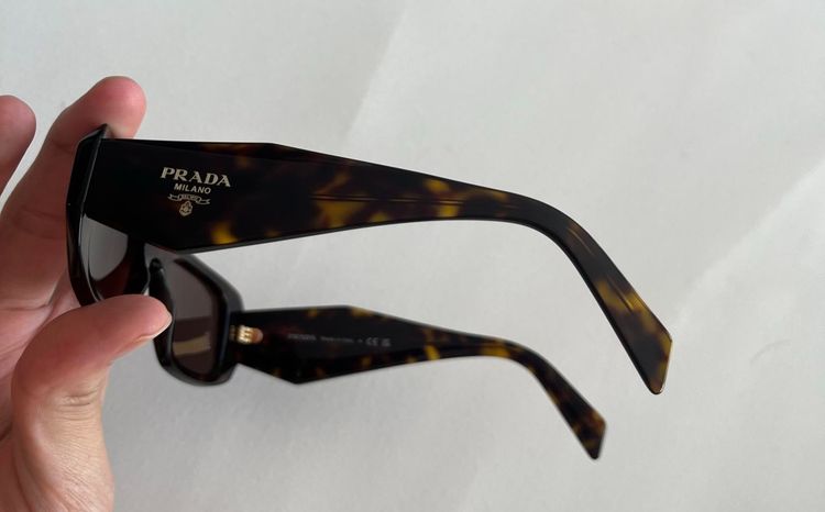แว่นกันแดด Prada ของแท้ สี ลายกระ กรอบ และ เลนส์ ไม่มีรอย รูปที่ 4