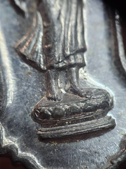 พระเครื่อง พระ 25 พุทธศตวรรษ (25 ศตวรรษ) พระดี พิธีใหญ่ ปี 2500 เนื้อชิน พิมพ์พระศกจุด มีกล่อง รูปที่ 5