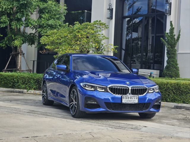 รถ BMW Series 3 330e สี น้ำเงิน
