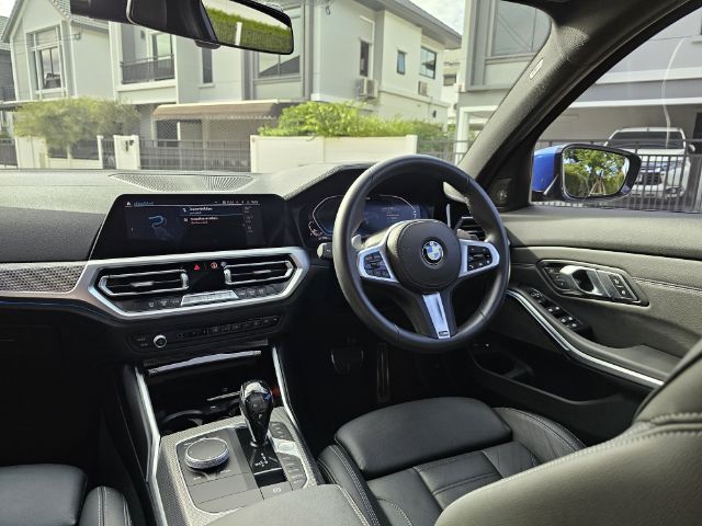 BMW Series 3 2020 330e Sedan ปลั๊กอินไฮบริด (PHEV) ไม่ติดแก๊ส เกียร์อัตโนมัติ น้ำเงิน รูปที่ 4
