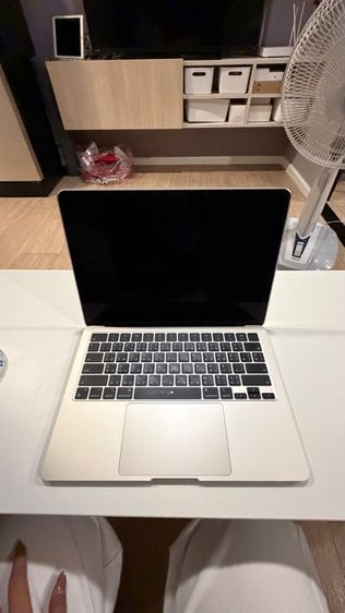 MacBook Air M2 13.6 สี Starlight