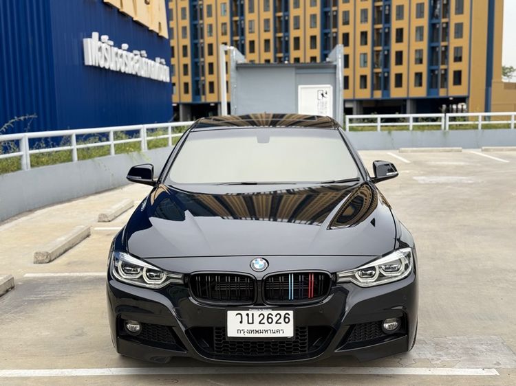 BMW Series 3 2018 330e Sedan ปลั๊กอินไฮบริด (PHEV) ไม่ติดแก๊ส เกียร์อัตโนมัติ ดำ รูปที่ 2