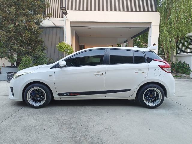 Toyota Yaris 2015 1.2 E Sedan เบนซิน ไม่ติดแก๊ส เกียร์อัตโนมัติ ขาว รูปที่ 3