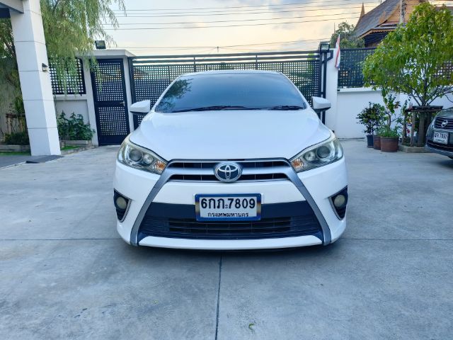 Toyota Yaris 2015 1.2 E Sedan เบนซิน ไม่ติดแก๊ส เกียร์อัตโนมัติ ขาว รูปที่ 2