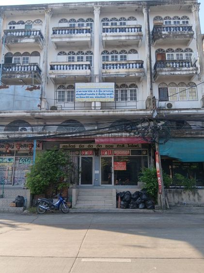 ใช่ ขายอาคารพานิช  2 คูหา 4.5 ชั้น เจาะทะลุ เลขที่ 4-6 ปากซอยรามอินทรา 34 ท่าแร้ง บางเขน กทม. 10230 อยู่ใกล้รถไฟฟ้าสายสีชมพู 50 ม.ขายถูกมาก ราคา 6,800,000 บาท โทร.0647149755 รูปที่ 4