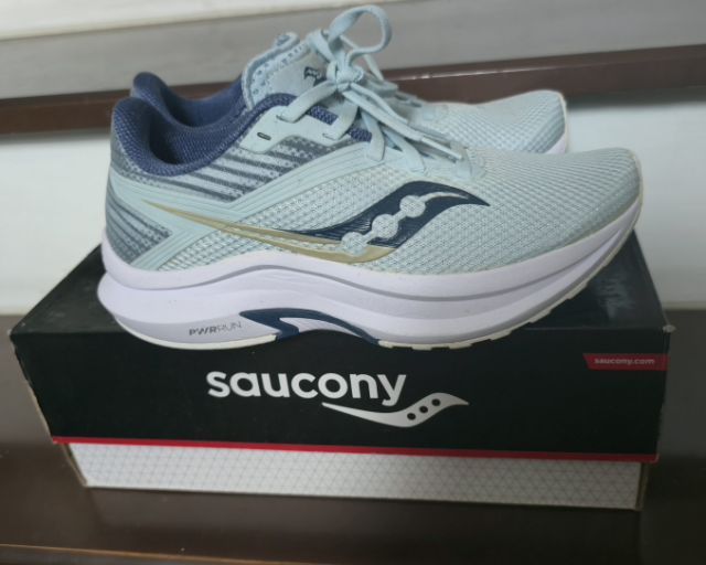รองเท้า Saucony 
