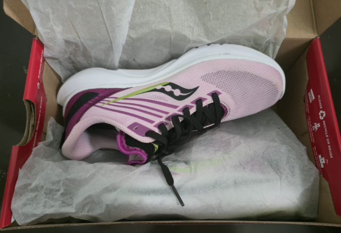 รองเท้า Saucony 
USA  รูปที่ 4