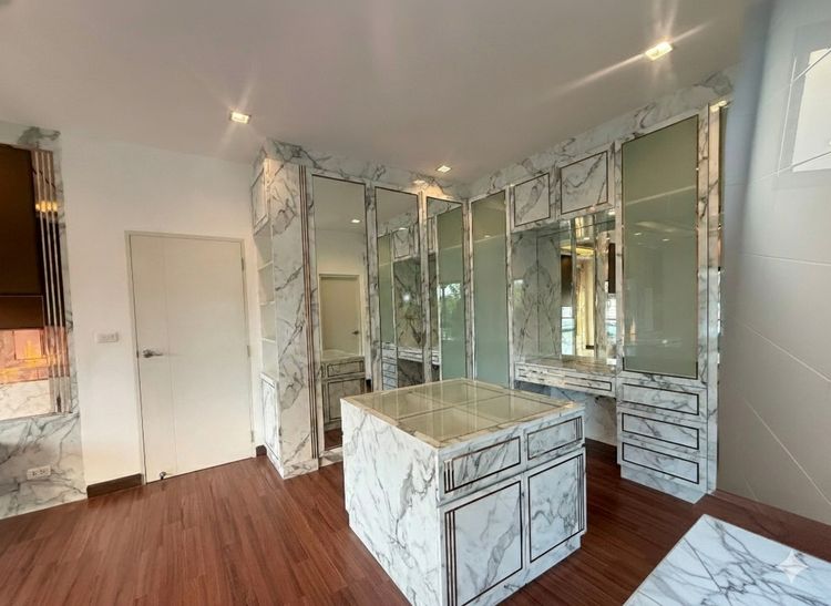 อื่นๆ มีบางส่วน 2028 บ้านสุดหรู CASA GRAND สุขาภิบาล 5 บ้านใหม่ บ้านเดี่ยว 2 ชั้น บิ้วอินสไตล์โมเดิร์น 4 นอน 3 ห้องน้ำ 9.49  รูปที่ 4