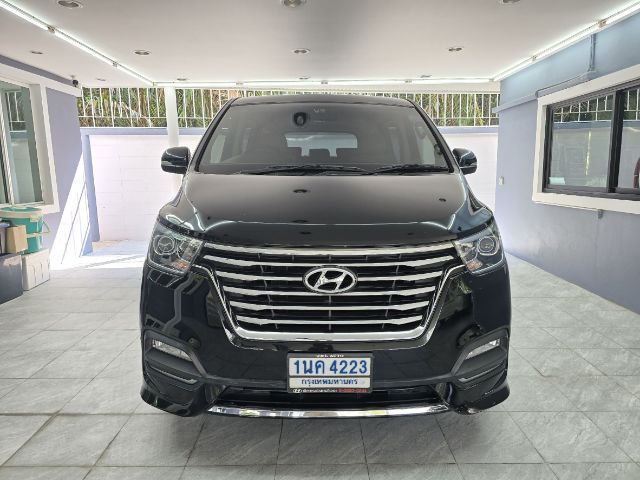 รถ Hyundai H-1  2.5 Elite สี ดำ