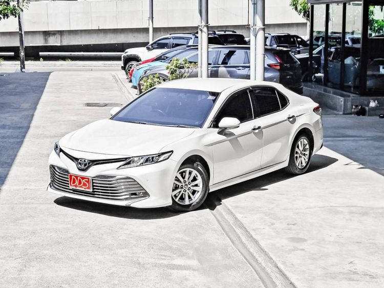 รถ Toyota Camry 2.0 G สี ขาว