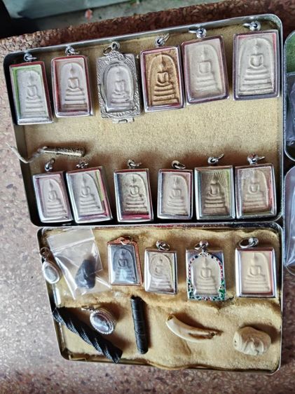 พระสมเด็จวัดระฆัง...พร้อมกรอบเลื่อมพระ