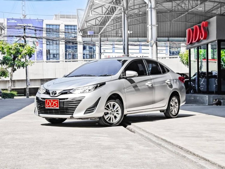 รถ Toyota Yaris ATIV 1.2 E สี เทา