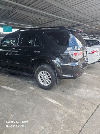 Toyota Fortuner 2013 3.0 Exclusive V 4WD Van ดีเซล เกียร์อัตโนมัติ ดำ รูปที่ 3