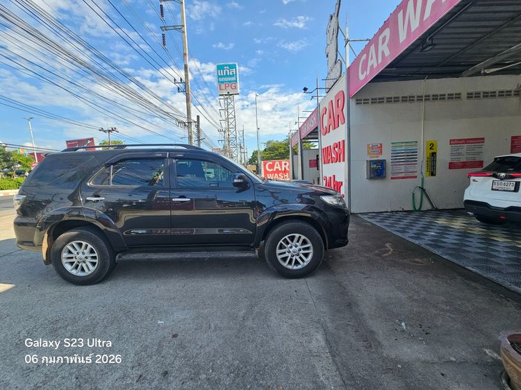 Toyota Fortuner 2013 3.0 Exclusive V 4WD Van ดีเซล เกียร์อัตโนมัติ ดำ รูปที่ 2