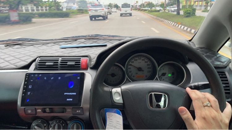 Honda Jazz 2005 1.5 E-V VTEC Sedan เบนซิน ไม่ติดแก๊ส เกียร์อัตโนมัติ ดำ รูปที่ 2