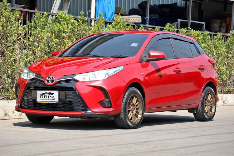รถ Toyota Yaris 1.2 Entry สี แดง
