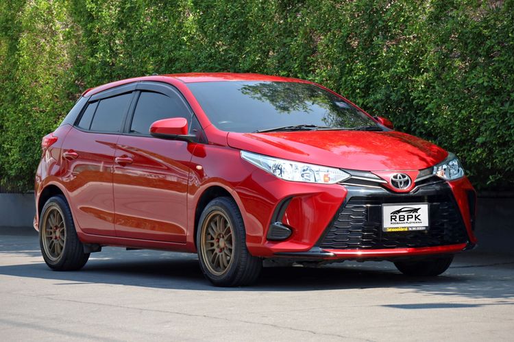Toyota Yaris 2021 1.2 Entry Sedan เบนซิน ไม่ติดแก๊ส เกียร์อัตโนมัติ แดง รูปที่ 4