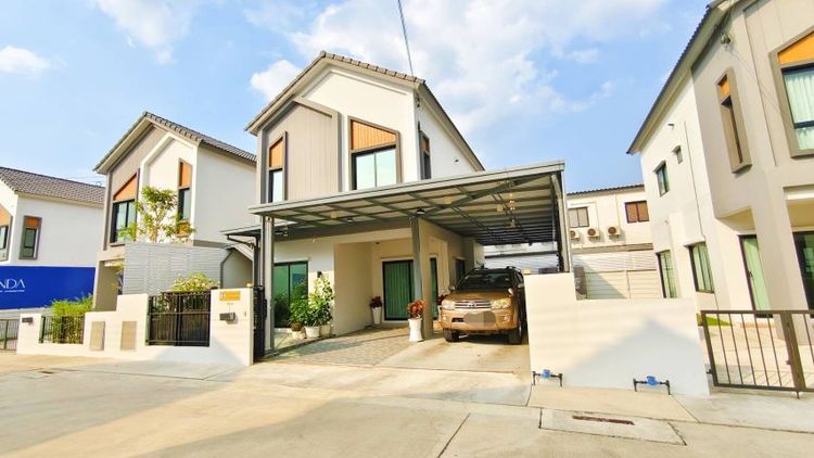 🏠ขายบ้านแฝด สไตล์​สแกนดิเนเวีย​ อันดา ราชพฤกษ์​แจ้งวัฒนะ​ 
พท.44 ตรว. พื้นที่​ใช้สอย 155 ตรว. 3 จอด 3 ห้อง​นอน,1 ห้องอเนกประสงค์, 3 ห้อง​น้ำ​ 🧧แต่งหรู​อยู่​น้อย สภาพ​บ้านนางฟ้า​  🎀คุ้มกว่าซื้อบ้าน​ใหม่ พร้อม​​อยู่​  เพียง​ 6.68 ล้าน  
