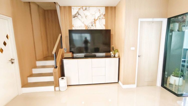 Ananda Development ไม่มี 2024 ใช่ 🏠ขายบ้านแฝด สไตล์​สแกนดิเนเวีย​ อันดา ราชพฤกษ์​แจ้งวัฒนะ​ 
พท.44 ตรว. พื้นที่​ใช้สอย 155 ตรว. 3 จอด 3 ห้อง​นอน,1 ห้องอเนกประสงค์, 3 ห้อง​น้ำ​ 🧧แต่งหรู​อยู่​น้อย สภาพ​บ้านนางฟ้า​  🎀คุ้มกว่าซื้อบ้าน​ใหม่ พร้อม​​อยู่​  เพียง​ 6.68 ล้าน   รูปที่ 4
