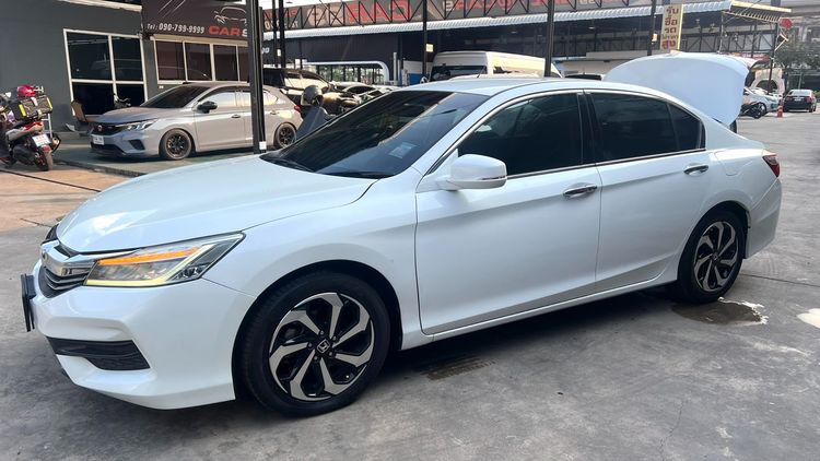Honda Accord 2018 2.0 E Sedan เบนซิน เกียร์อัตโนมัติ ขาว รูปที่ 3