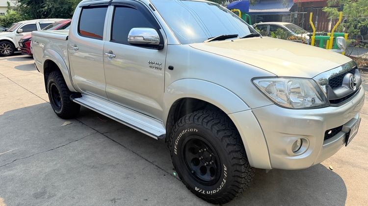 รถ Toyota Hilux Vigo 2.7 G 4WD สี บรอนซ์ทอง