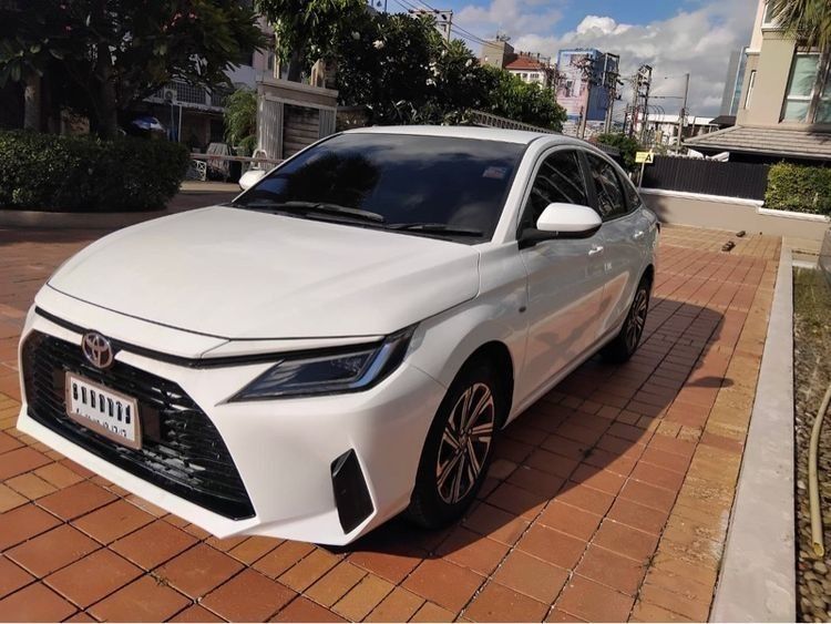 Toyota Yaris ATIV 2023 1.2 E Sedan เบนซิน ไม่ติดแก๊ส เกียร์อัตโนมัติ ขาว รูปที่ 2