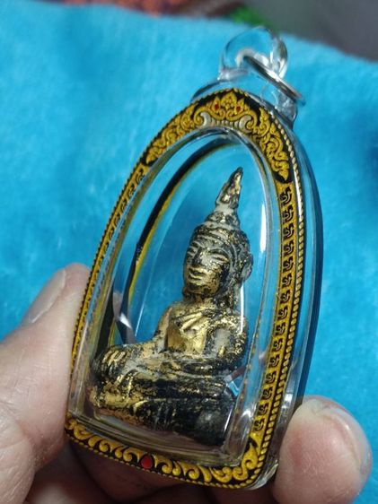 พระเชียงแสนสิงห์1 ยุคต้น สภาพสมบูรณ์ มีหน้าตาเครื่องทรงคมชัดลึกทุกมิติ ก้นอุดผงพุทธคุณ ไม่ผ่านใช้ พร้อมเลี่ยมบูชาขึ้นคอได้เลย ประกันพระแท้ รูปที่ 4