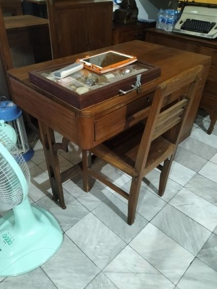 น้ำตาล โต๊ะทำงาน โต็ะเก้าอี้ไม้สัก