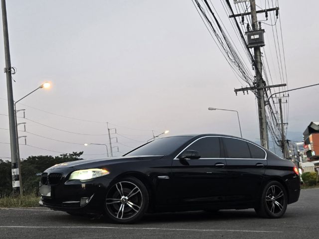 รถ BMW Series 5 523i สี ดำ