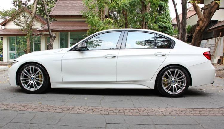 BMW Series 3 2012 320d Sedan ดีเซล เกียร์อัตโนมัติ ขาว รูปที่ 3