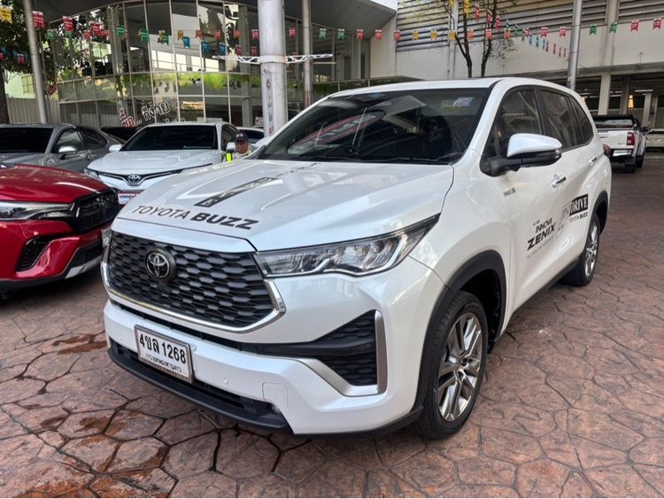 รถ Toyota Innova 2.0 Zenix HEV Premium สี ขาว