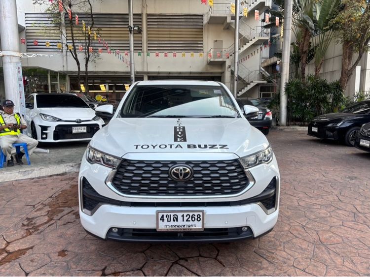 Toyota Innova 2023 2.0 Zenix HEV Premium Utility-car ไฮบริด เกียร์อัตโนมัติ ขาว รูปที่ 2
