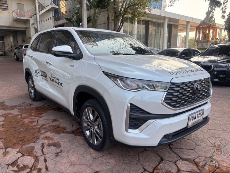 Toyota Innova 2023 2.0 Zenix HEV Premium Utility-car ไฮบริด เกียร์อัตโนมัติ ขาว รูปที่ 3