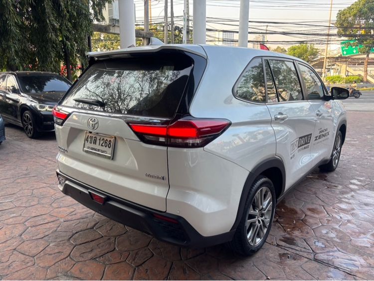 Toyota Innova 2023 2.0 Zenix HEV Premium Utility-car ไฮบริด เกียร์อัตโนมัติ ขาว รูปที่ 4