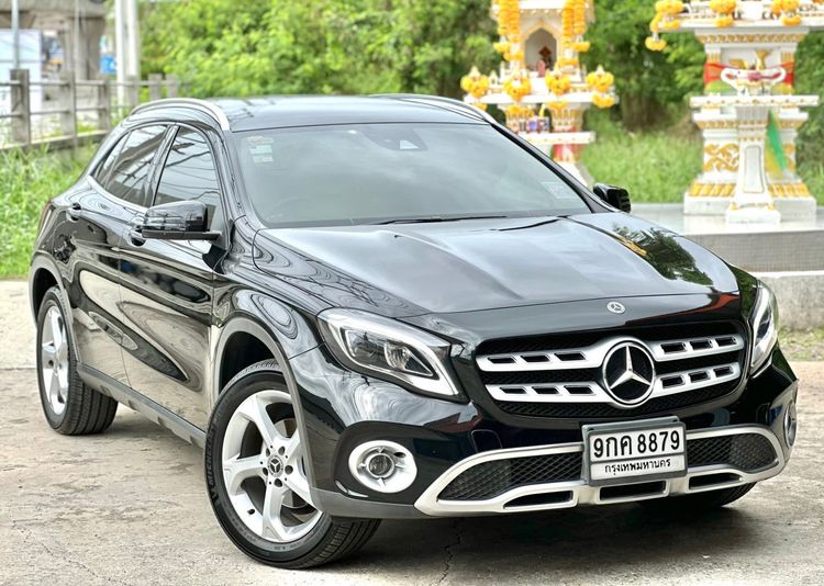 Mercedes-Benz GLA-Class 2018 GLA200 Sedan เบนซิน ไม่ติดแก๊ส เกียร์อัตโนมัติ ดำ รูปที่ 2