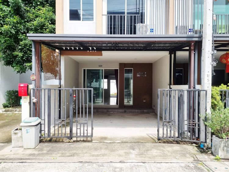 ขายด่วน  ิทาวน์โฮม 3 ชั้น โครงการ Narapat Exclusive