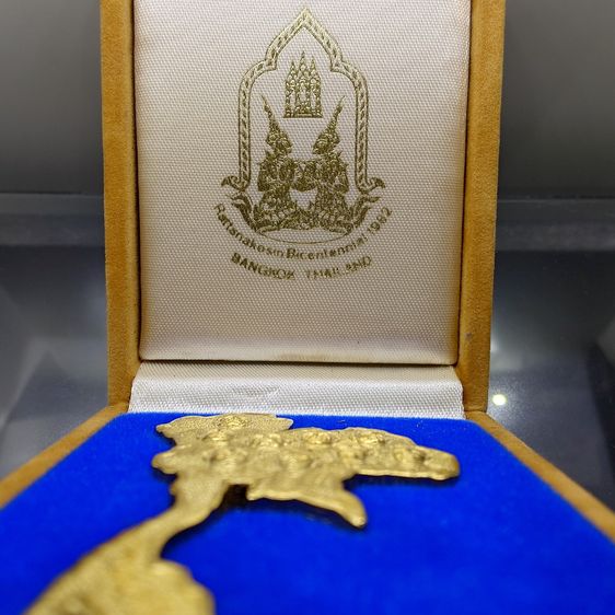 เหรียญ ๙ รัชกาล พิมพ์แผนที่ประเทศไทย ที่ระลึกสมโภชญ์กรุงรัตนโกสินทร์ 200 ปี พ.ศ.2525 พร้อมกล่องเดิมๆ เนื้อกะไหล่ทอง รูปที่ 2