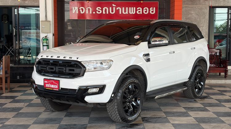 รถ Ford Everest 2.2 Titanium Plus สี ขาว