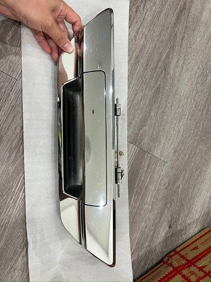 มือเปิดฝาท้ายกระบะรีโว่ รูปที่ 2