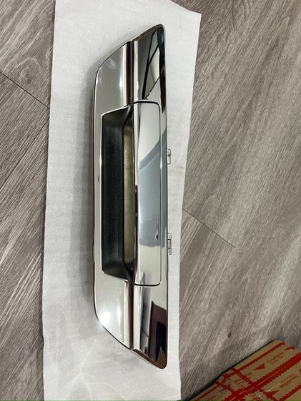 มือเปิดฝาท้ายกระบะรีโว่