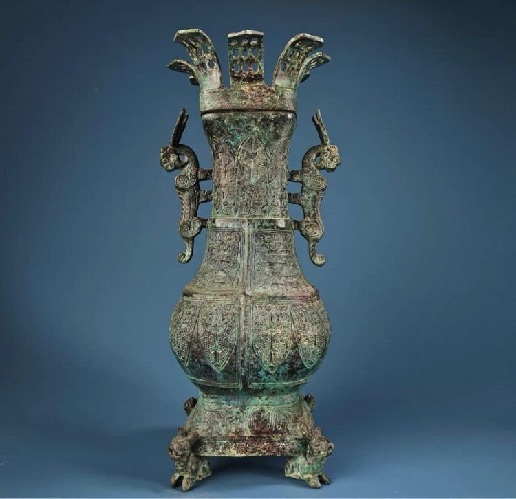 ✨ภาชนะไวน์สำริดโบราณที่มีลวดลายมังกรและสัตว์ในตำนาน คล้ายกับรูปแบบของราชวงศ์โจว  รูปที่ 3