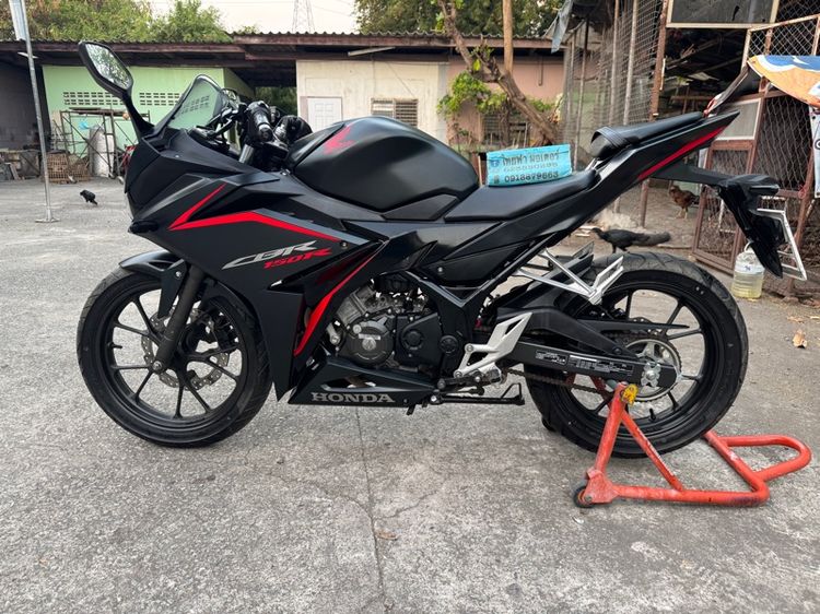 HONDA CBR150R สภาพรถคันนี้นางฟ้า  เหมือนรถใหม่รถใช้น้อยต้องมาดูของจริงมีสถานที่ให้ทดลองขับขี่ก่อนซื้อ รูปที่ 4