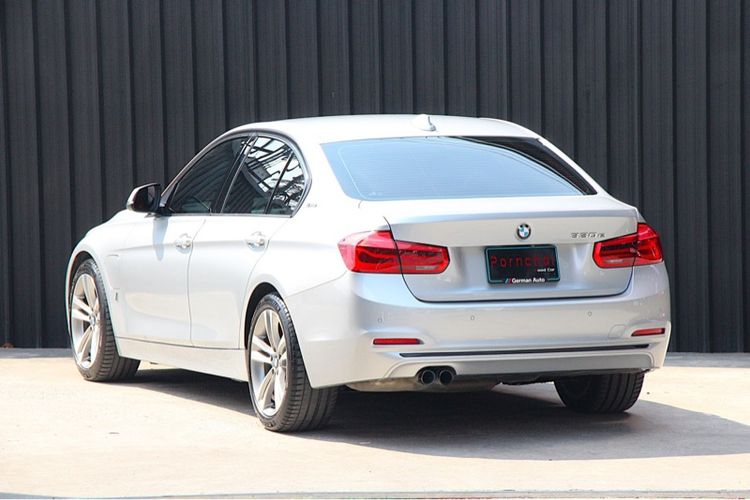 BMW Series 3 2018 330e Sedan ปลั๊กอินไฮบริด (PHEV) ไม่ติดแก๊ส เกียร์อัตโนมัติ บรอนซ์เงิน รูปที่ 4