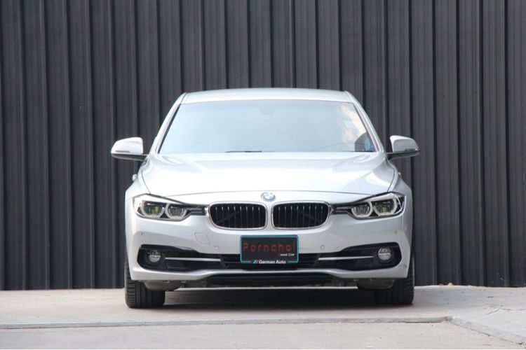 BMW Series 3 2018 330e Sedan ปลั๊กอินไฮบริด (PHEV) ไม่ติดแก๊ส เกียร์อัตโนมัติ บรอนซ์เงิน รูปที่ 2